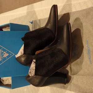 John Fluevog, size 9, black shoe